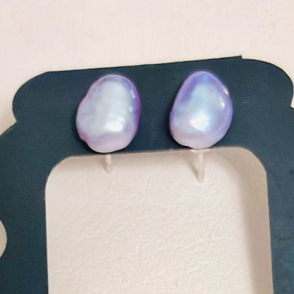 Lavender freshwater stud earrings - Picture 3 of 4